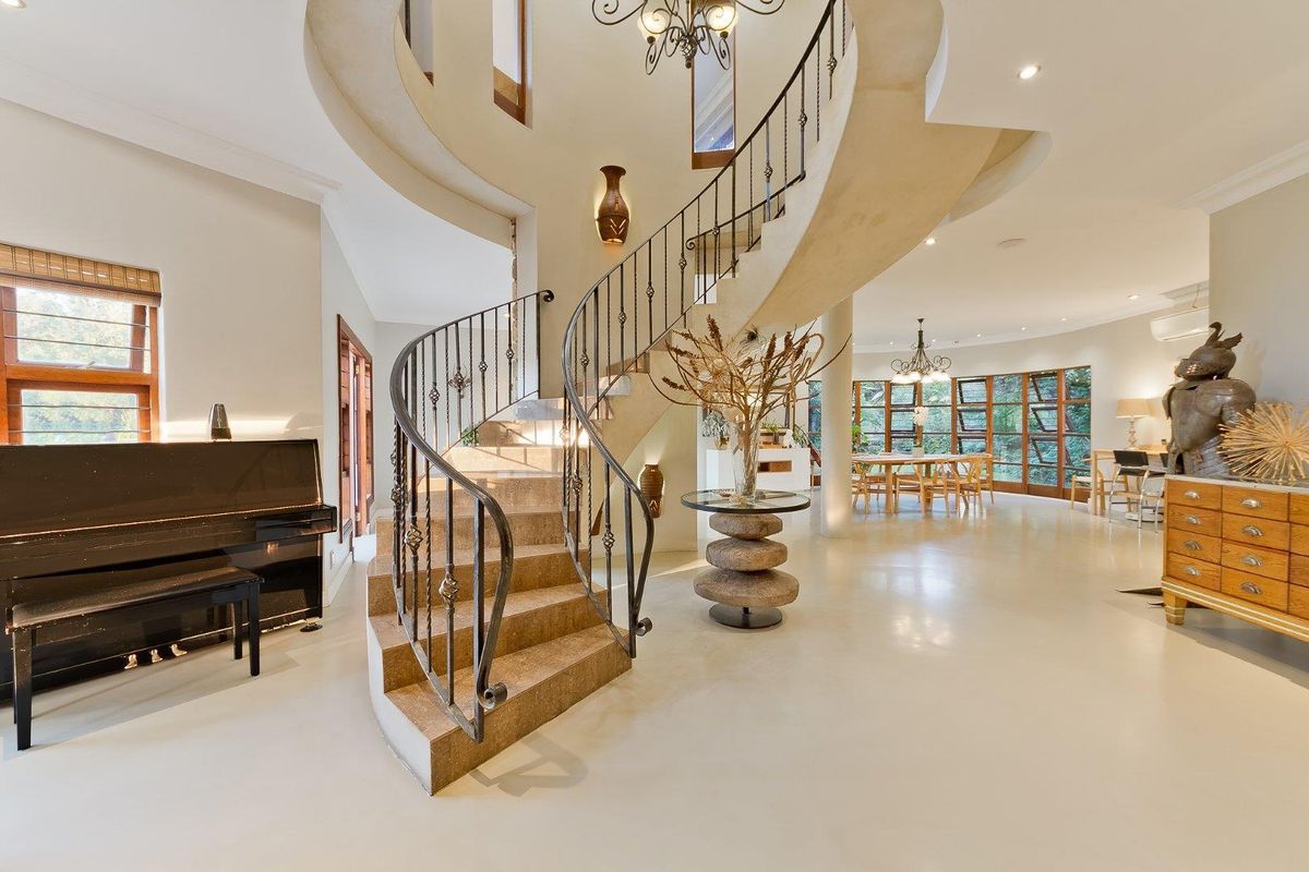 PERFECTLY PRIVATE ENTERTAINER HOME, OOZING WITH CHARACTER AND CHARM WITH A GORGEOUS BREATH-TAKING VIEW - Photo 4