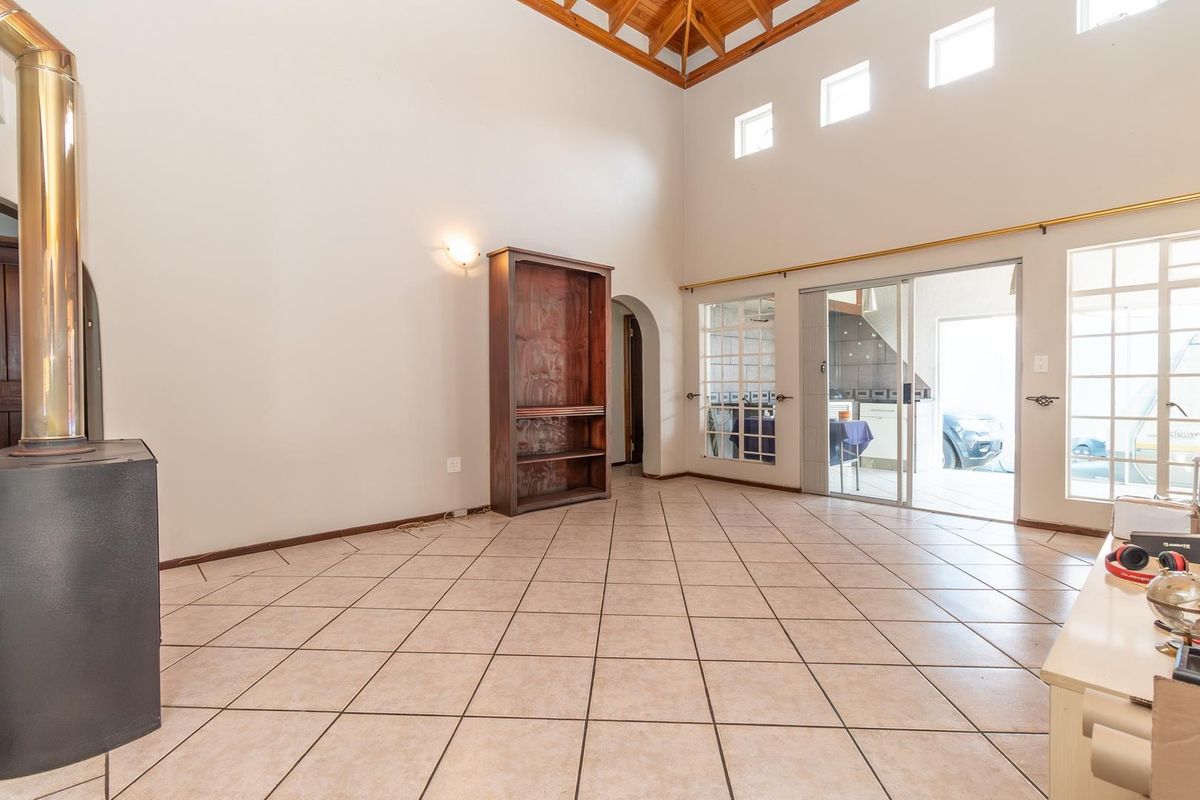 DON’T JUDGE A BOOK BY ITS COVER – THIS HOME HAS IT ALL! - Photo 3
