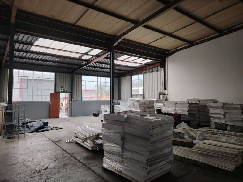 Neat 360m2 Factory to let in Apex - Photo 3