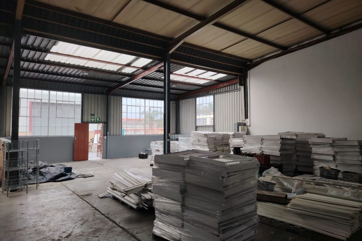 Neat 360m2 Factory to let in Apex - Photo 3