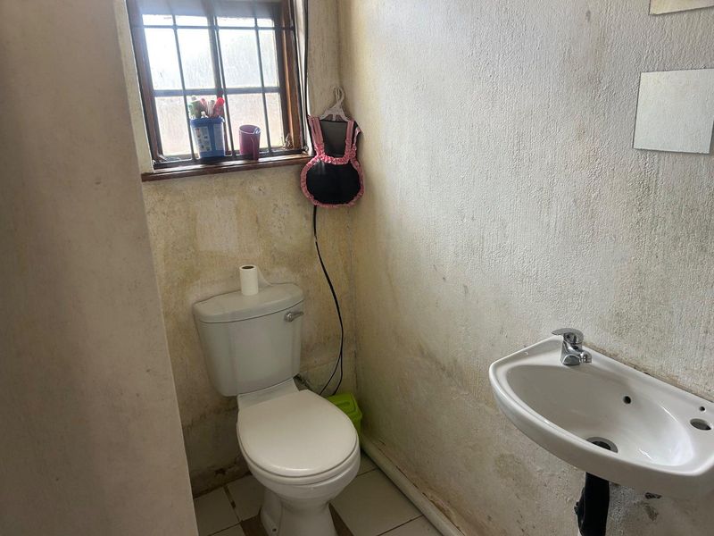 14 Bedroom house in Laudium - Photo 7