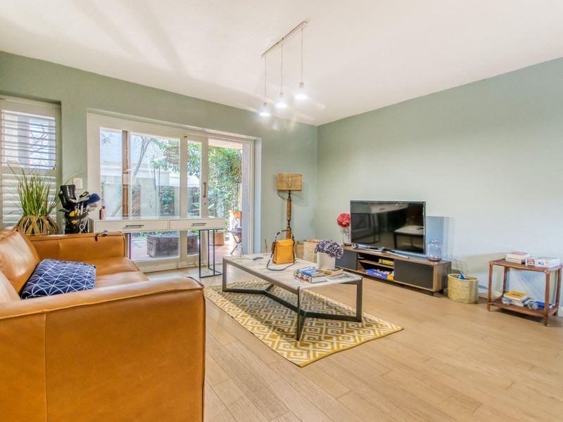 Unfurnished spacious garden unit in secure complex - Photo 2