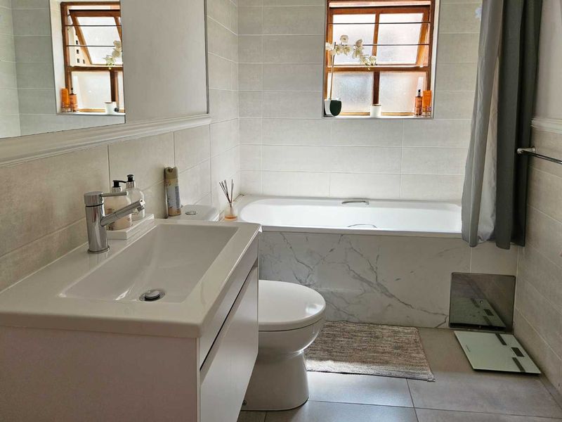 2 bedroom fully furnished apartment in Bryanston - Photo 10