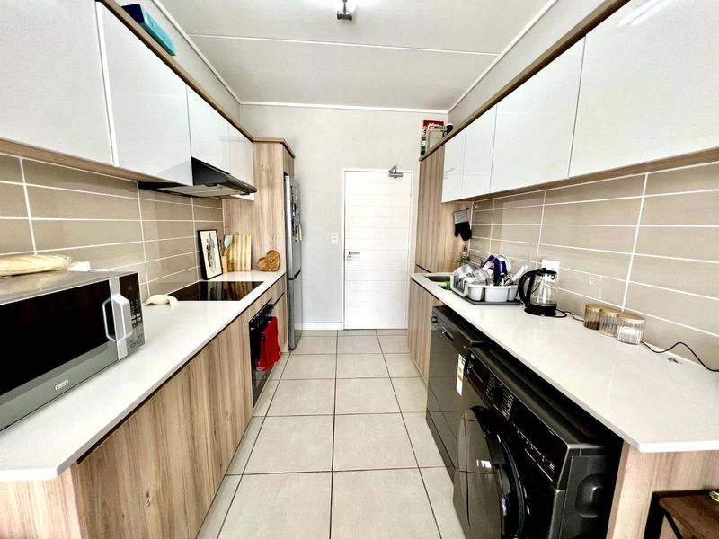 Discover Elegance: Stunning Apartment in Sandton - Photo 2