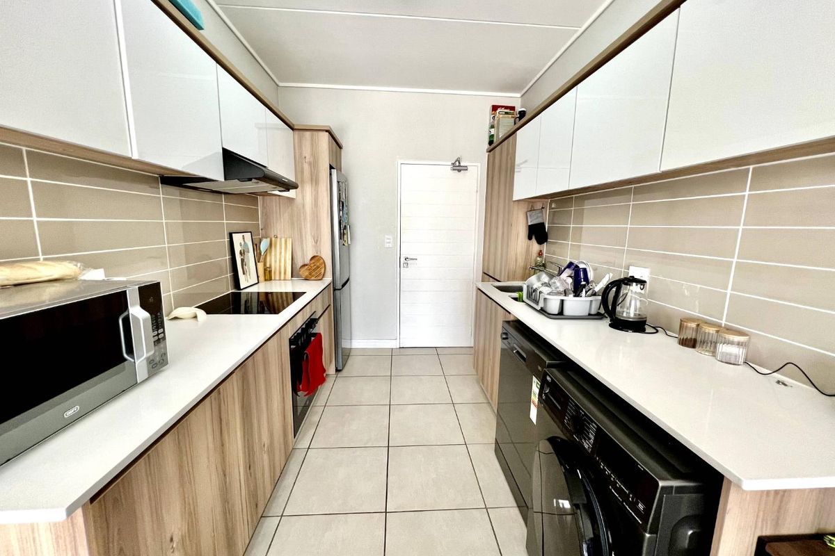 Discover Elegance: Stunning Apartment in Sandton - Photo 2