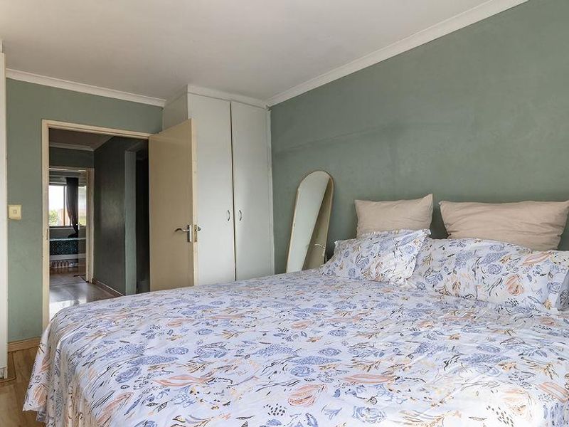 Neat Duplex Apartment with Balcony - Photo 10