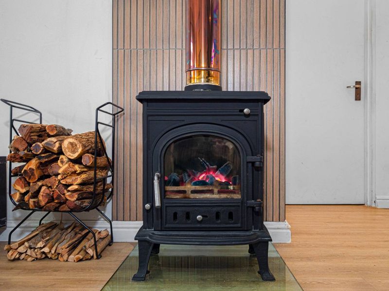 Freestanding 3-Bedroom Home with Separate Entrance - Photo 6