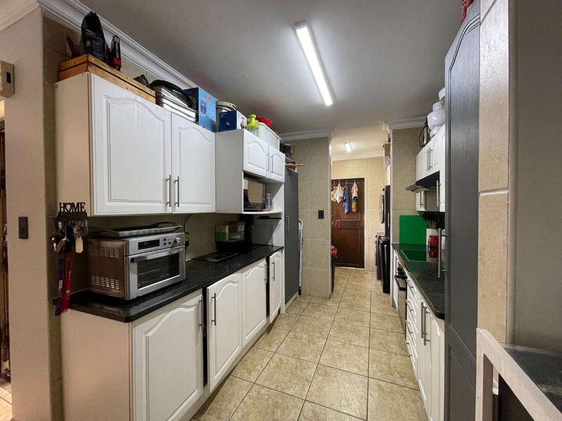 Spacious 3 Bedroom Townhouse in Secure Estate - Tuscan Village - Photo 10