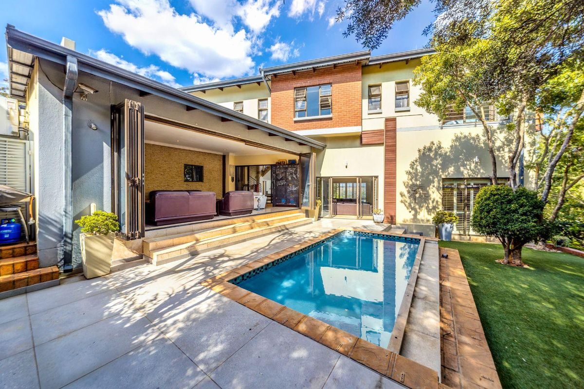 Masterpiece on the Fairway - Photo 2