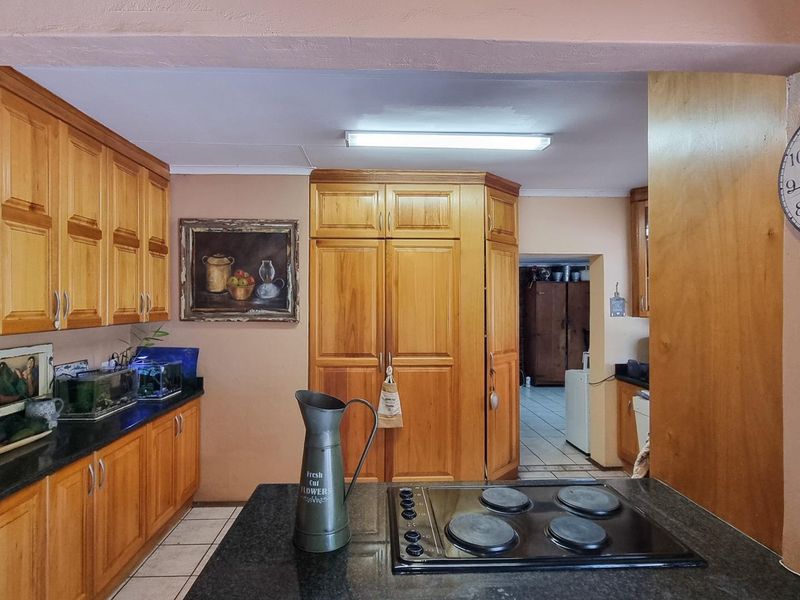 Where family living meets effortless entertaining - In the heart of Kanonkop - Photo 10