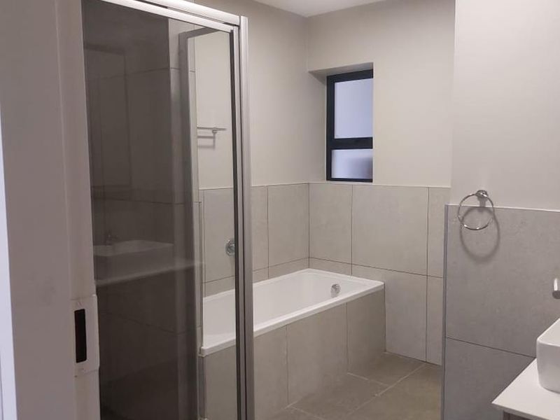 1 bedroom Loft unit in a small Security Estate!! - Photo 5
