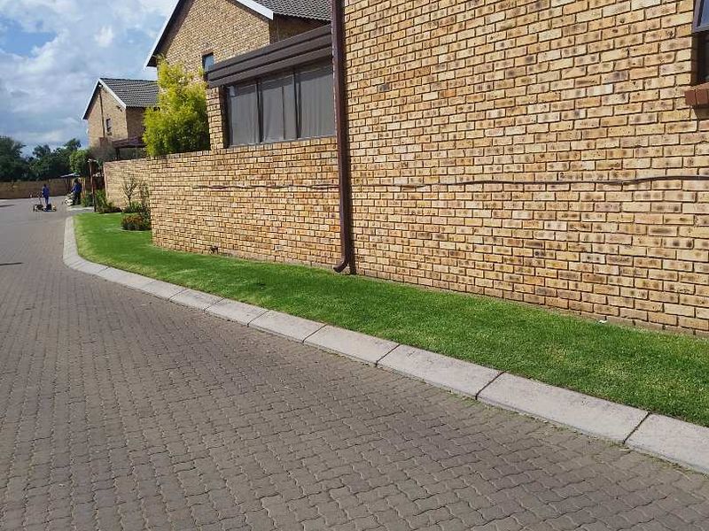 A Bedroom Apartment in Brentwood Manor For Sale - Photo 6