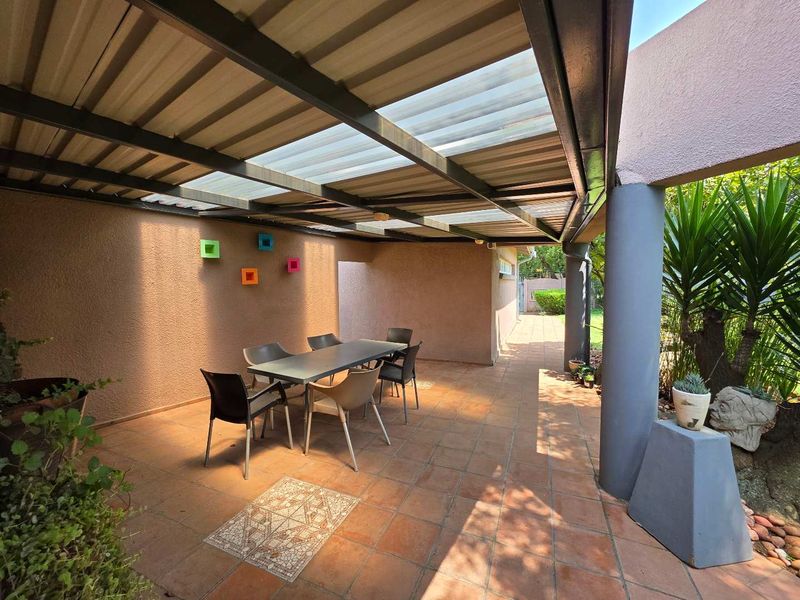 Secure, Spacious Living with Income-Generating Flatlet - Photo 7