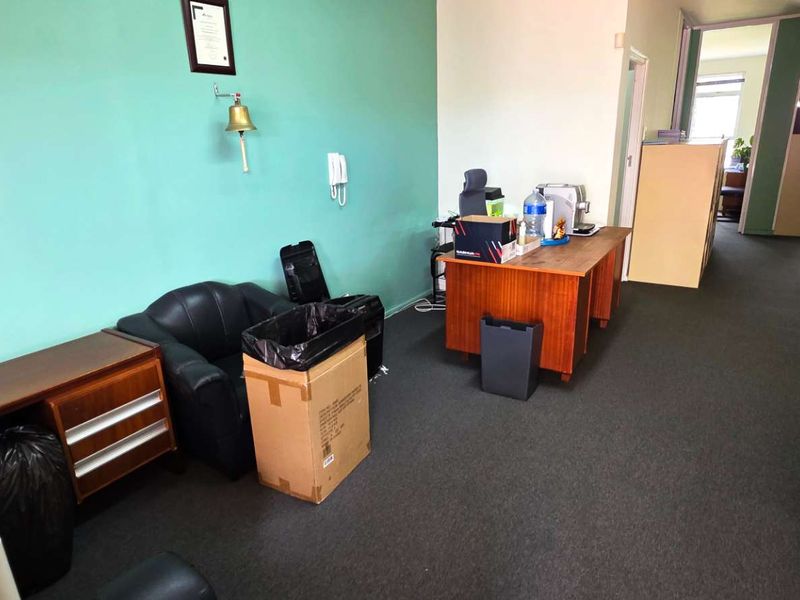 Tenanted Office in Westlake Square - Photo 9