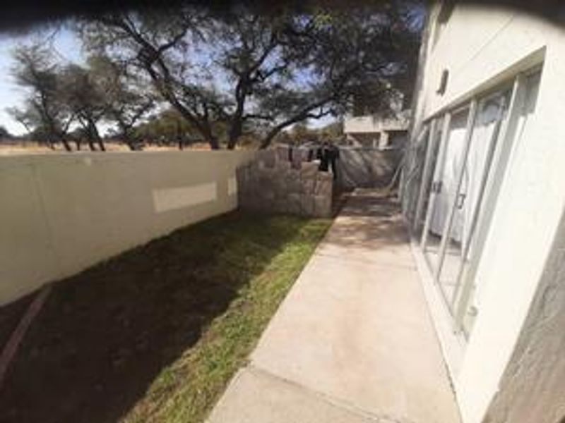 SELLING TOWNHOUSE BELOW VALUATION & AT A REDUCED PRICE - Photo 7