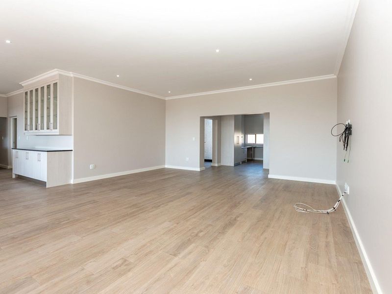 4 Bedroom House in Upmarket, Myburgh Park - Photo 8