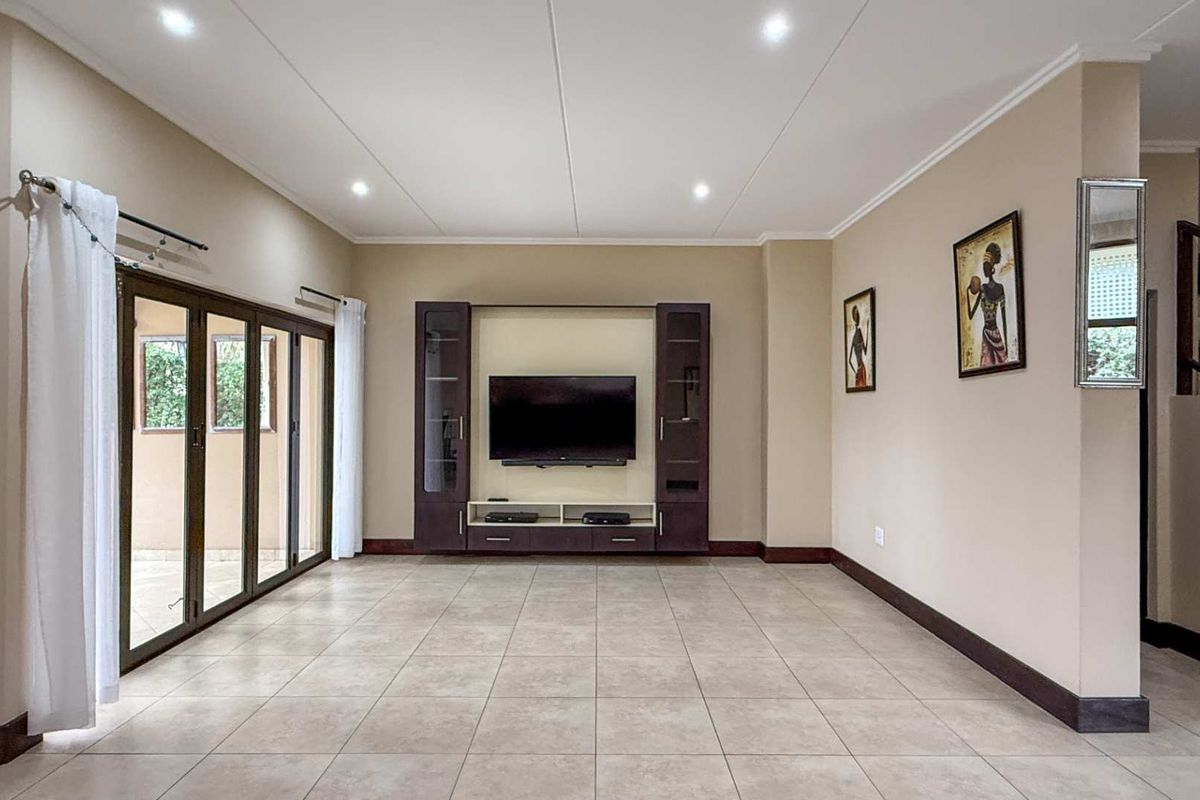 Townhouse in Zimbali Estate with Private Pool - Photo 3