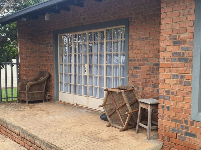 Well kept family home in established area - Photo 3