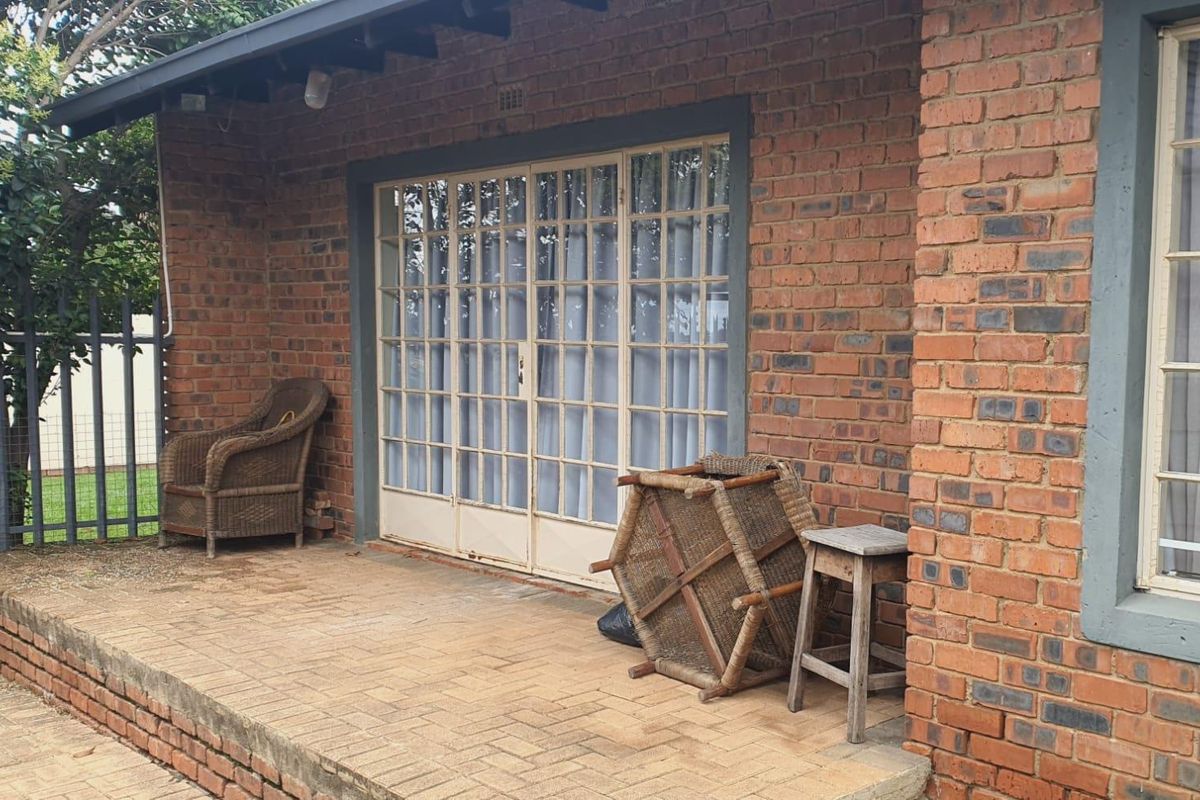 Well kept family home in established area - Photo 3