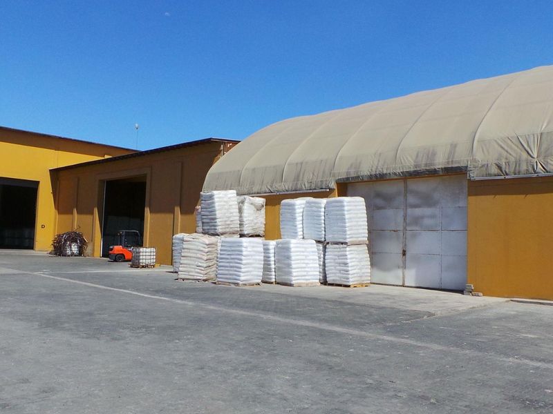 Rare Find! Industrial Warehouse 3650m2 warehouse underroof! Selling as PTY! - Photo 2
