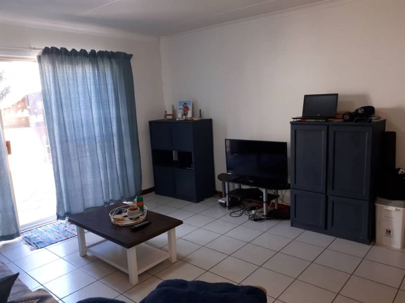 Pet Friendly Town House For Sale In Kleine Kuppe - Photo 3