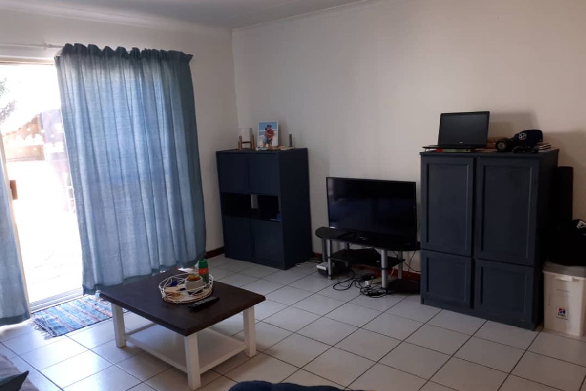 Pet Friendly Town House For Sale In Kleine Kuppe - Photo 3