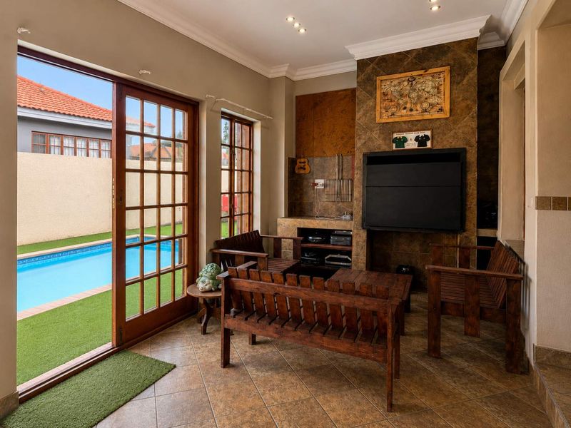 Where Sophisticated Family Living Meets Effortless Entertaining - Photo 8