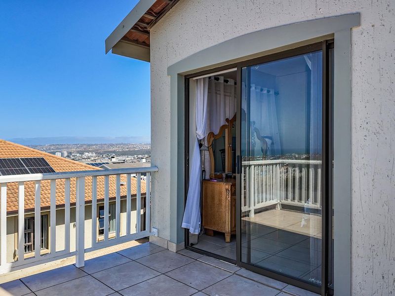 Exclusive Sole Mandate. North facing family home with sea view! - Photo 2