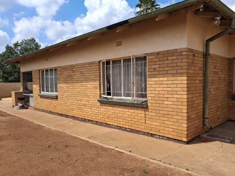 3 Bedroom House For Sale in Vanderbijlpark CE1 - Photo 3