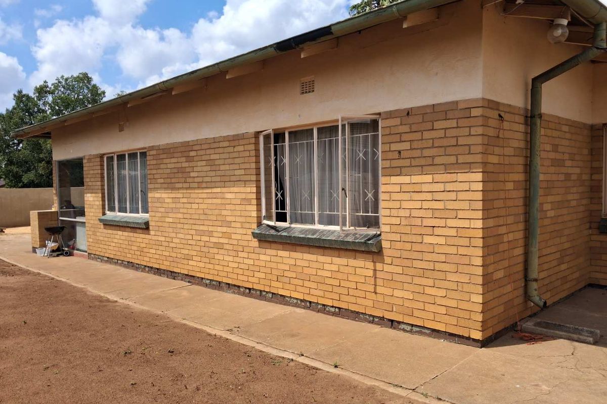 3 Bedroom House For Sale in Vanderbijlpark CE1 - Photo 3