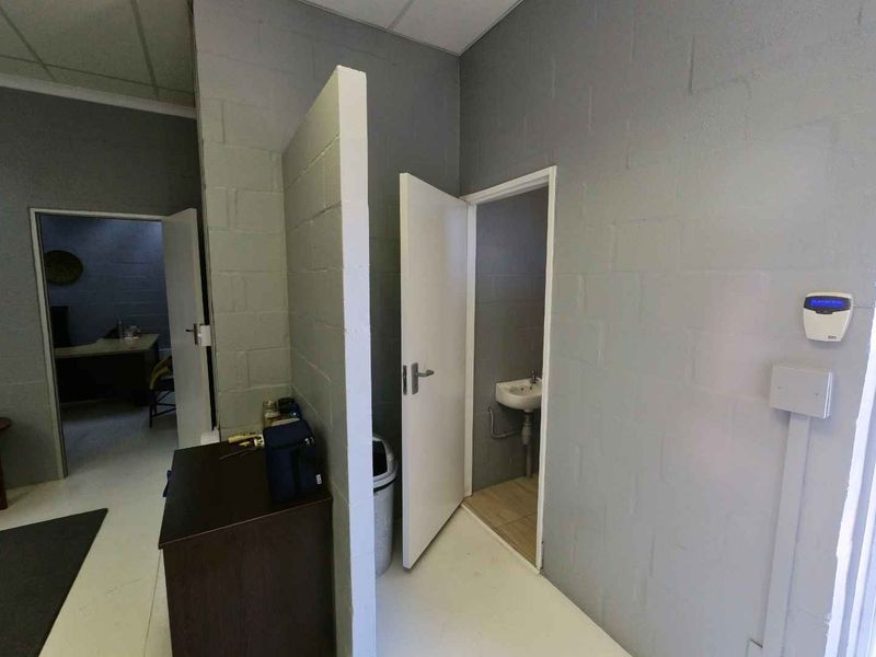 Secure Office Space To Let near Century City - Photo 4