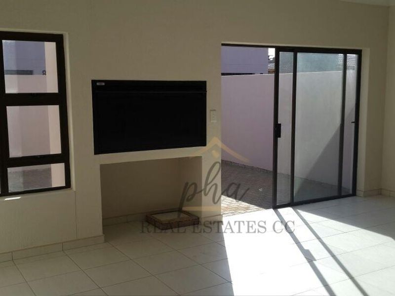 Cosy 3 bedroom Townhouse for sale in Meersig, Walvis bay selling for N$1 360 000.00 - Photo 7