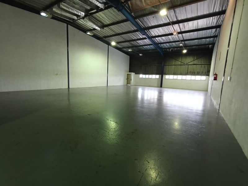 363m2 CLEAN & NEAT WAREHOUSE TO LET – HEART OF WESTMEAD - Photo 5