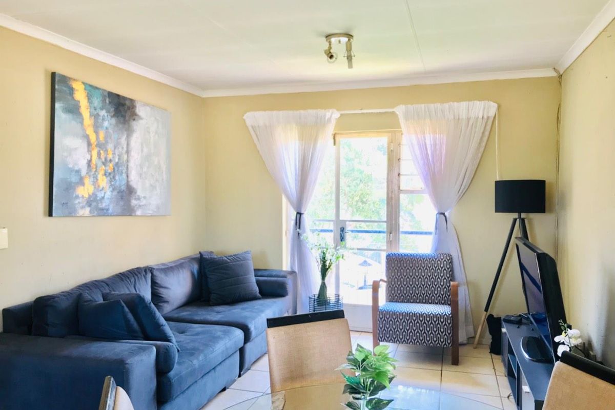 Charming Two-Bedroom Apartment with Modern Amenities - Photo 4
