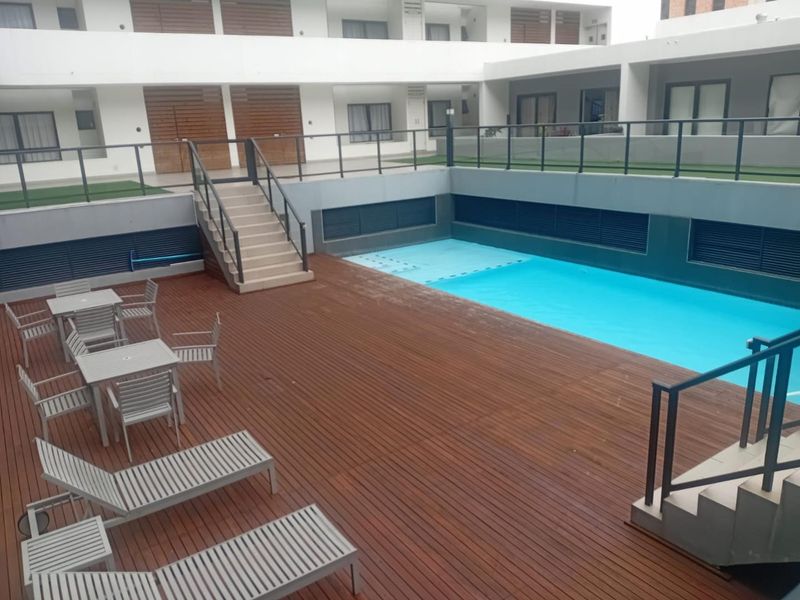 Stylish 2 bedroom 2 bathroom apartment - 1 small dog allowed - Photo 4