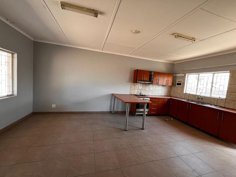 🏡 For Sale: Spacious Residential Property in Extension 1, Outapi - Photo 5