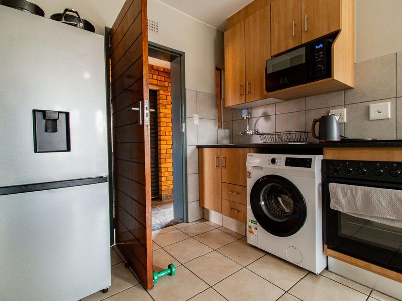 Embrace City Life: Modern, Secure, Convenient - Photo 4