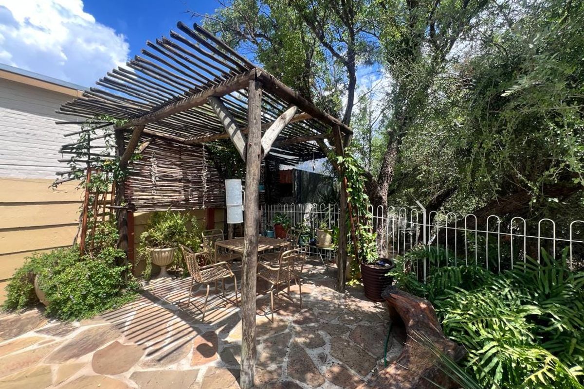 3 Bedroom House For Sale in Pionierspark Ext 1 - Photo 5