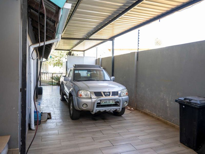 Spacious Haven 4-Bed Home with Pool, Flatlets & 6 Garages - Photo 8