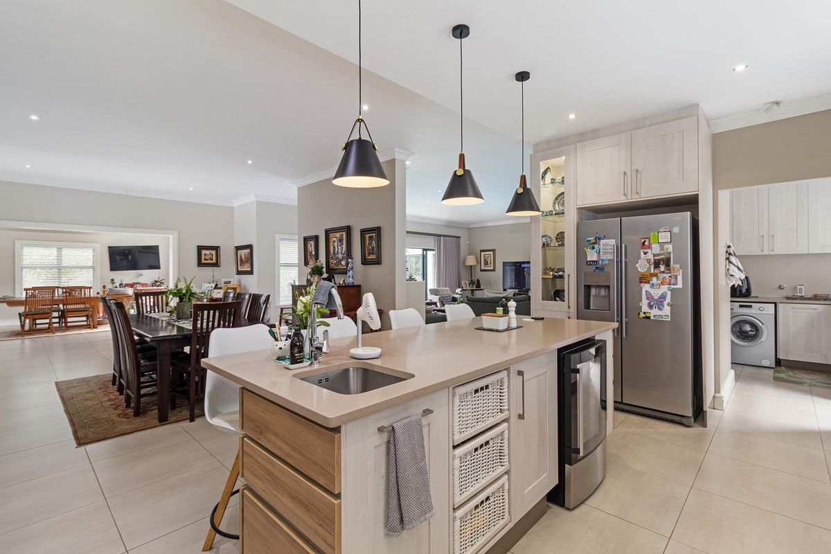 RARE FIND IN SAGEWOOD ESTATE - Photo 5