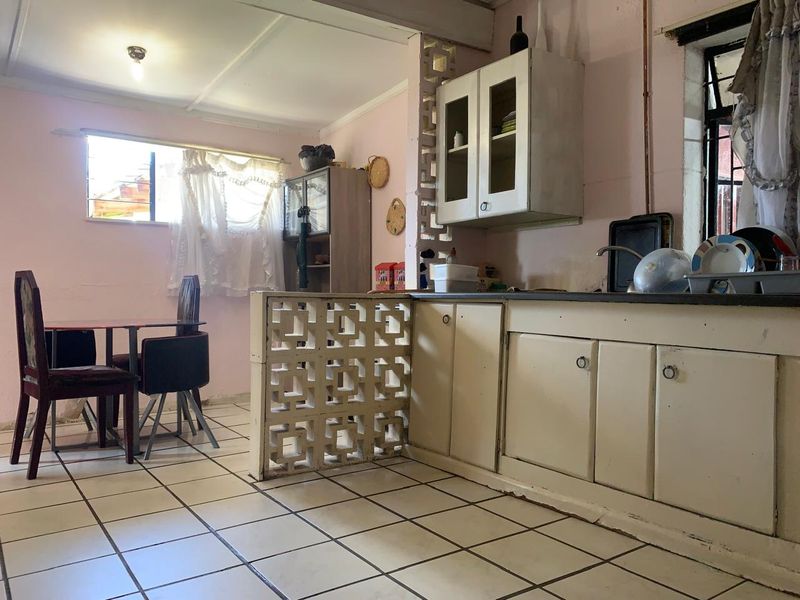 Charming 3 bedroom house available for sale in South Hills - Photo 2