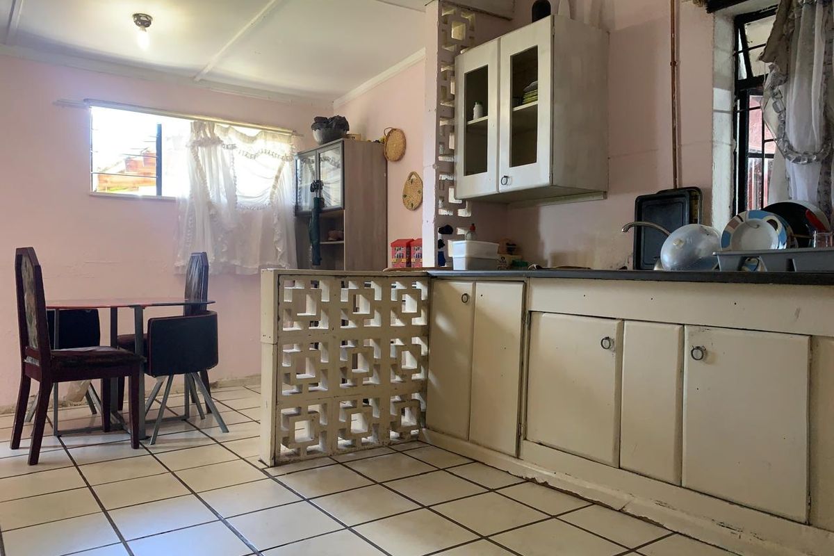 Charming 3 bedroom house available for sale in South Hills - Photo 2