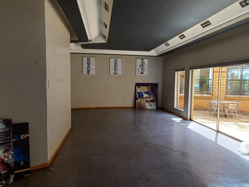 7,727m2 Industrial Warehouse To Let in Meadowdale - Photo 4
