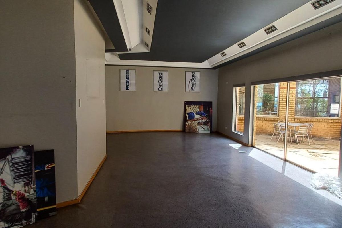 7,727m2 Industrial Warehouse To Let in Meadowdale - Photo 4