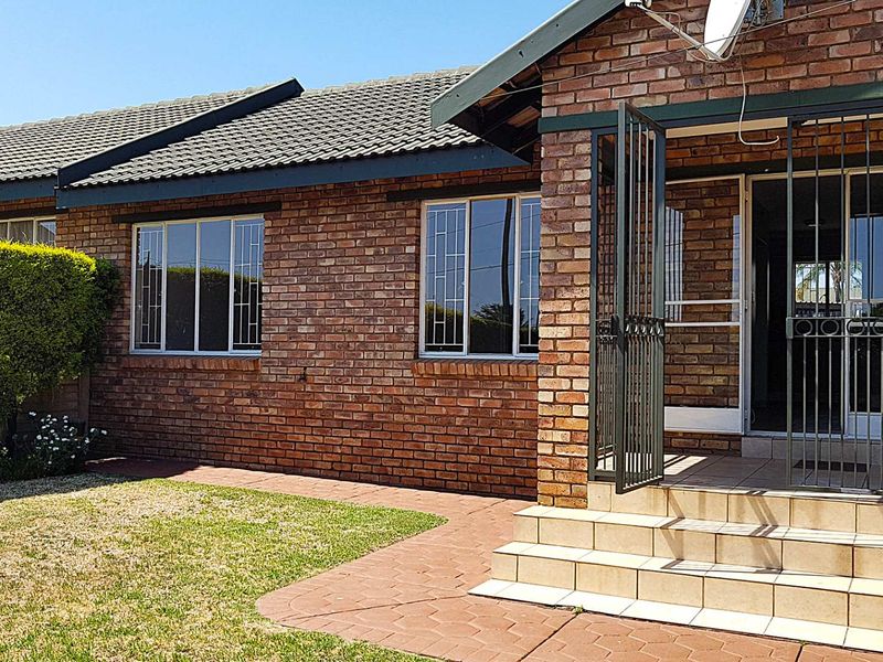 3 Bed Townhouse - Photo 1