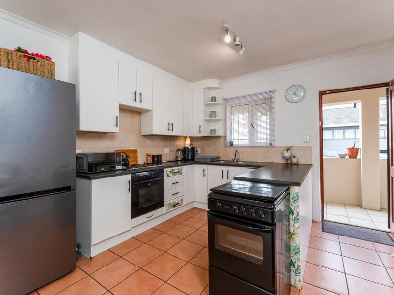 2 Bedroom Apartment Secure Parking - Photo 5