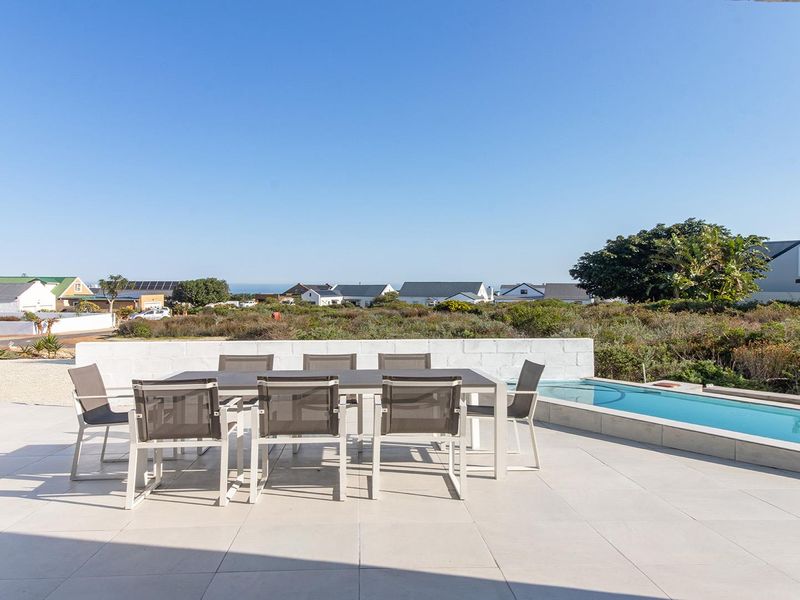 Endless Views, Fresh Sea Air, and Space to Unwind - Photo 3
