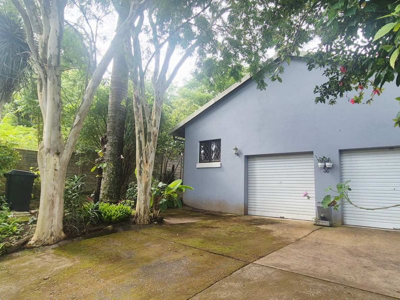 Escape city life to a coastal gem nestled in lush greenery on the KZN South Coast - Photo 2