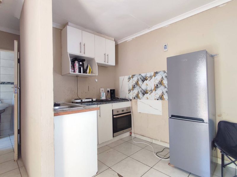 5 Bedroom Apartment in Cosmo City - Photo 8