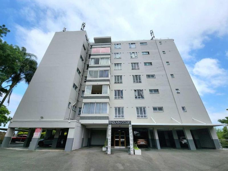 Top-Floor 2 Bedroom Apartment with Scenic Views in Secure Findlain Court - Photo 2